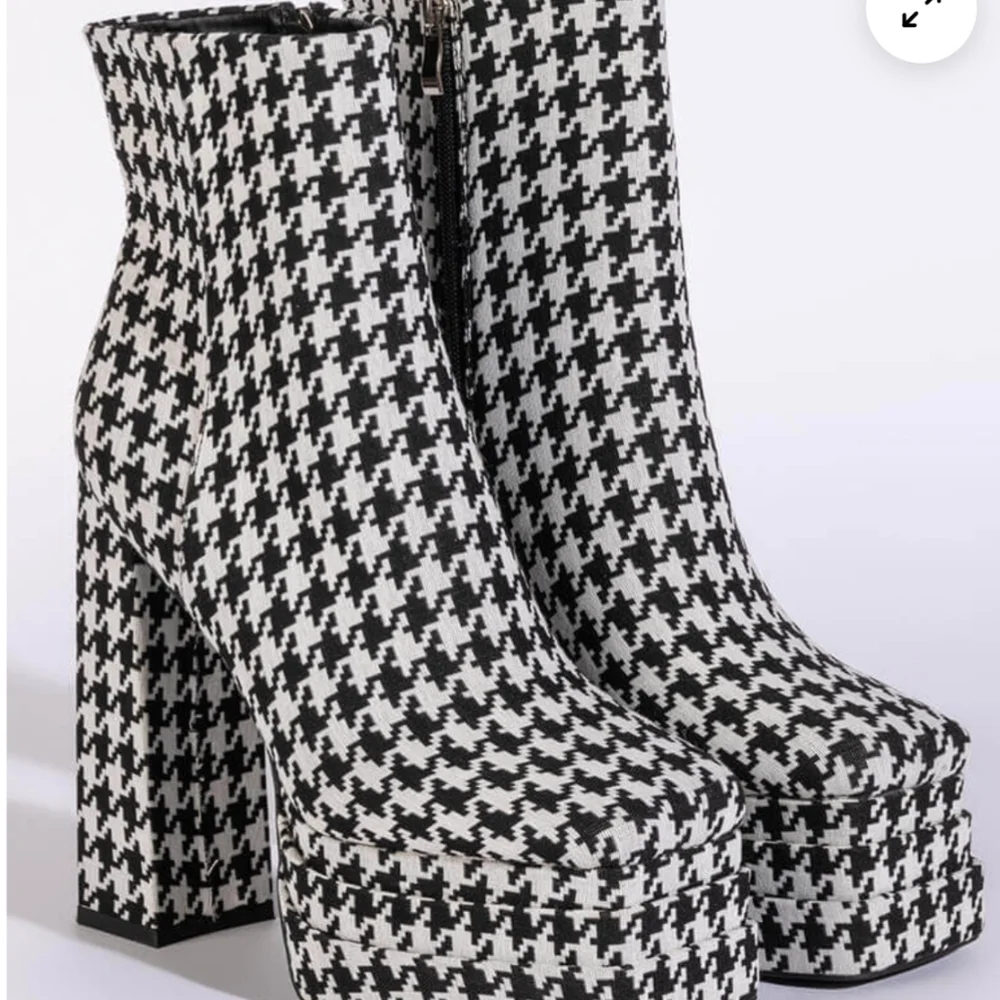 Azalea Wang • Cayenne • Houndstooth Platform Bootie • Akira • Size 7.5